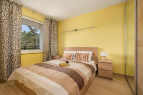 Spacerowa Modern Apartment by Noclegi Renters in Lukecin